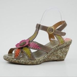 LArtiste SpringStep Floral Wedge TStrap Sandal New